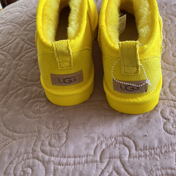 UGG Boots - Picture 3 of 5